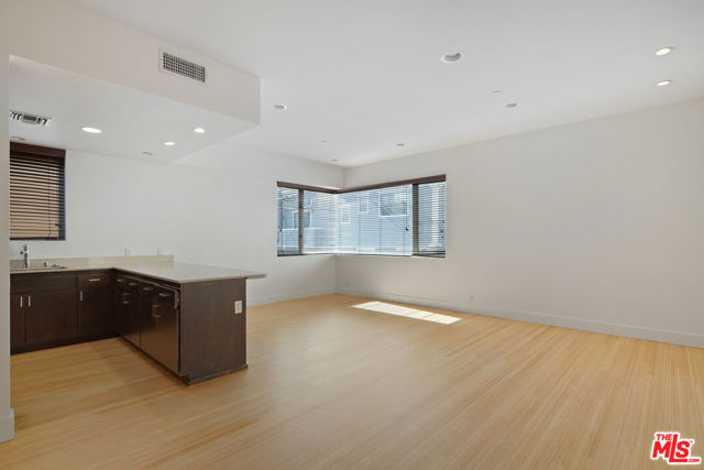 43 Ozone Avenue, B photo 11