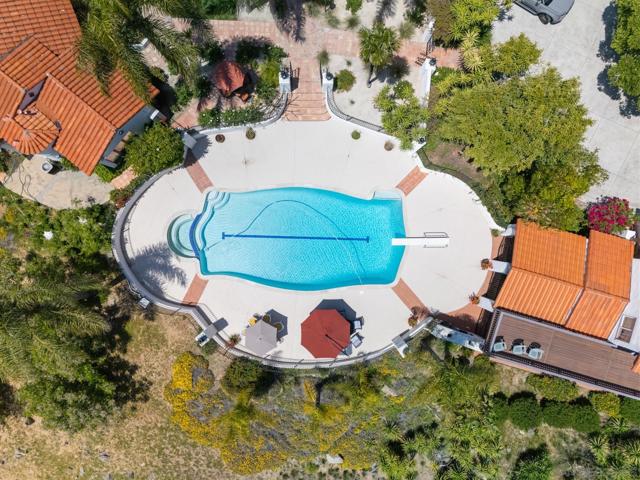 17156 Dos Hermanos, Poway CA: https://media.crmls.org/mediaz/e7c5cc51-30f9-4c79-aaa3-3f1c1dad24c9.jpg