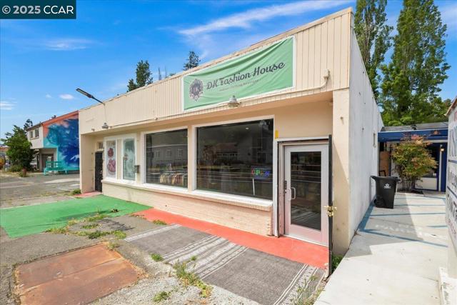 4955 Appian Way, El Sobrante CA: https://media.crmls.org/mediaz/e7c5e17a-aeb8-4029-97e5-e88021732447.jpg