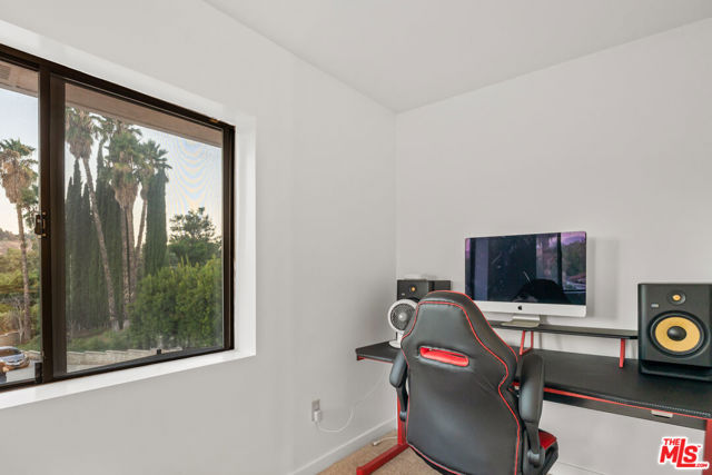 2357 Knob Hill Drive, Riverside CA: https://media.crmls.org/mediaz/e7c609d4-6b79-4df7-831a-93317749ac28.jpg