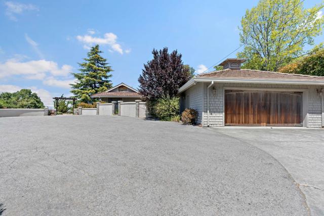 11552 Hillpark Lane, Los Altos CA: https://media.crmls.org/mediaz/e7c68aee-5bb8-410a-9f95-72e71cef4a19.jpg