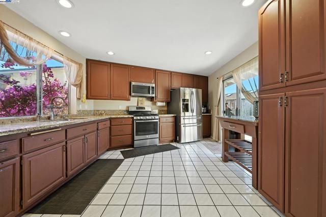 10293 Covina Pl, San Diego CA: https://media.crmls.org/mediaz/e7c78f5f-7f5e-4a2f-b19a-c100ed2e246f.jpg