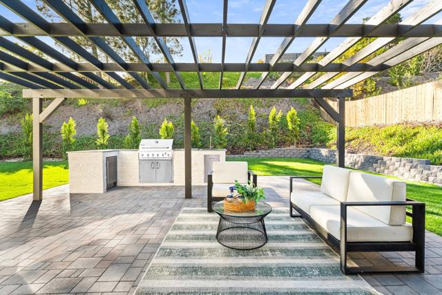 13334 Barbados Way, Del Mar CA: https://media.crmls.org/mediaz/e7c7dea9-f7e2-40c7-9369-6542a922dc5f.jpg