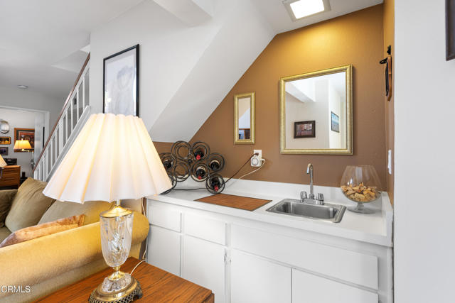 1404 Calle Lozano, Camarillo CA: https://media.crmls.org/mediaz/e7c7f3c3-28c3-4c23-a0cc-d2a373285cdb.jpg