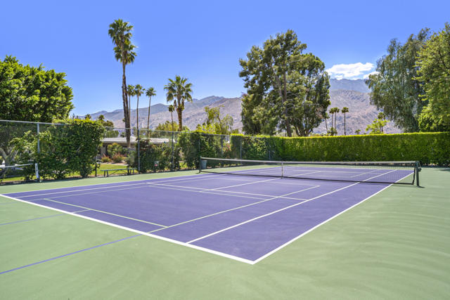2006 E Sandalwood Drive, Palm Springs CA: https://media.crmls.org/mediaz/e7c8e19e-c0bf-47d8-bfe2-20727a483c07.jpg