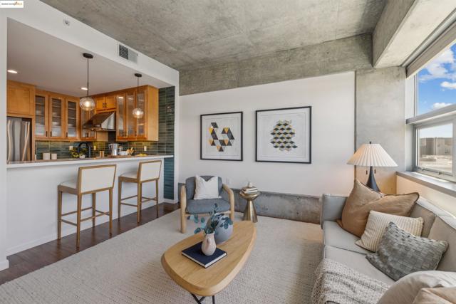 428 Alice Street, Oakland CA: https://media.crmls.org/mediaz/e7c90337-1d23-432f-9691-f490aee26500.jpg