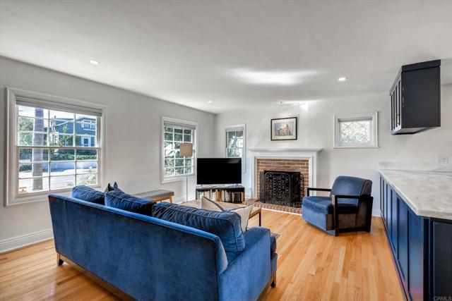 Detail Gallery Image 4 of 42 For 1818 Sunset Blvd, –,  CA 92103 - 2 Beds | 2 Baths