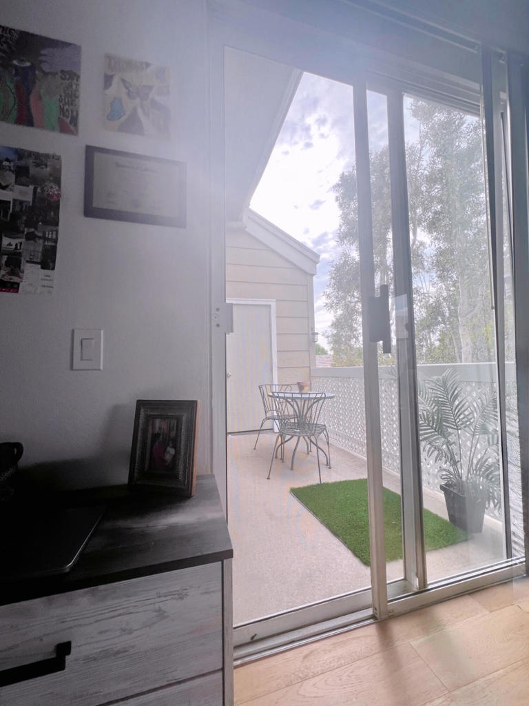 https://media.crmls.org/mediaz/e7c94a23-25cb-4631-ab5d-b0ffe49efb07.jpg?preset=X-Large