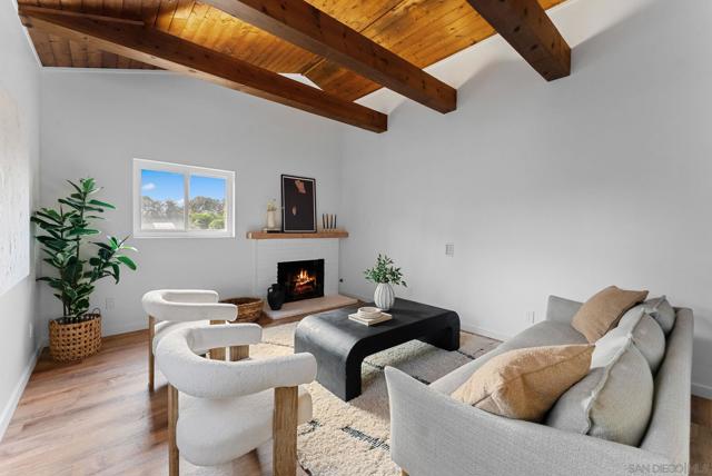 4840 Penrose Ct, San Diego CA: https://media.crmls.org/mediaz/e7c97d32-b6da-4321-be66-1a99508a3c14.jpg