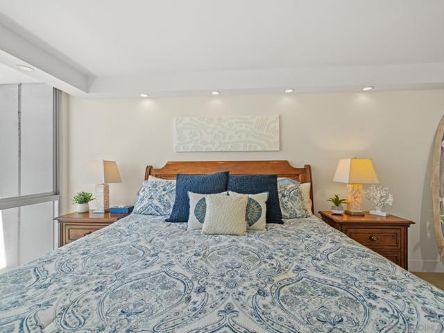 1810 Avenida Del Mundo, Coronado CA: https://media.crmls.org/mediaz/e7c9b537-fca5-480d-94c8-849402ceb0be.jpg