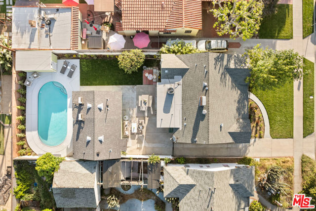 11536 Otsego Street, Valley Village CA: https://media.crmls.org/mediaz/e7c9cded-52c9-4cf4-89e7-64f14a5065c0.jpg