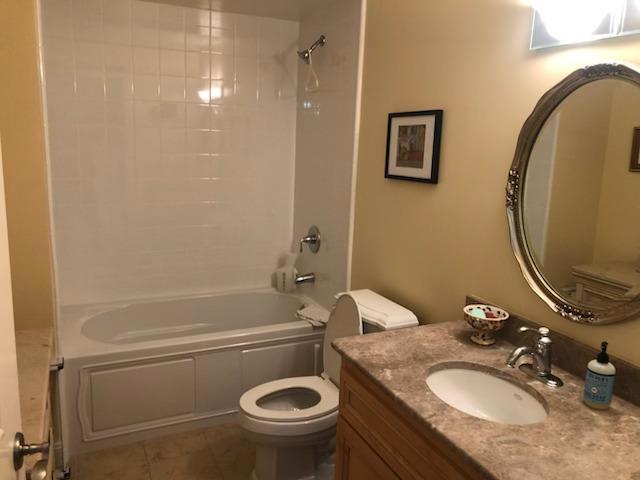 10 Crystal Springs Road, San Mateo CA: https://media.crmls.org/mediaz/e7ca0615-71cf-48b1-836e-e904b8071722.jpg