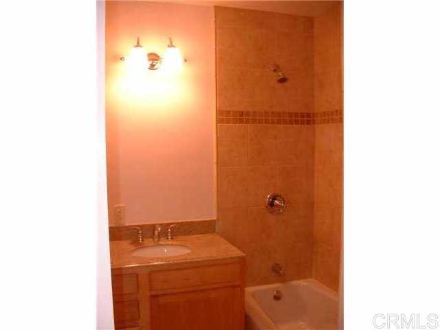 Detail Gallery Image 12 of 13 For 7101 Teasdale Ave., San Diego,  CA 92122 - 3 Beds | 2 Baths