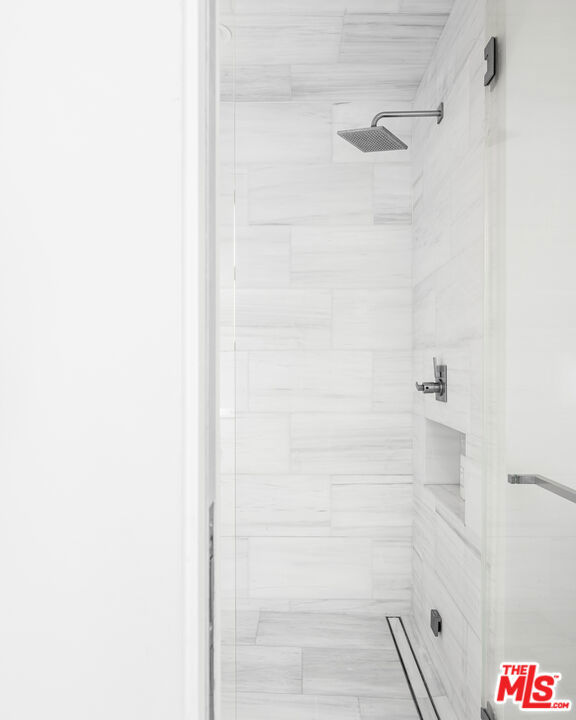 2532 Canyon Oak Dr, Los Angeles CA: https://media.crmls.org/mediaz/e7ca7c95-355d-46f8-8449-69cfd3ba4de7.jpg