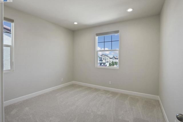 1503 S Oliveira Dr, Mountain House CA: https://media.crmls.org/mediaz/e7ca8478-4092-493c-9456-770d1e210de4.jpg