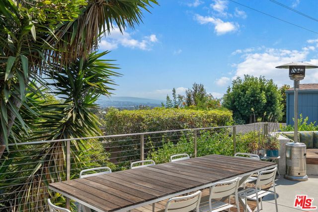 12400 Deerbrook Lane, Los Angeles CA: https://media.crmls.org/mediaz/e7ca9d2c-41b5-4b5f-a8e4-f348fcfb33fc.jpg