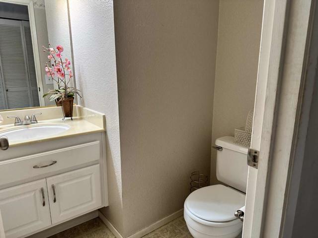 8959 Boreal Way, Elk Grove CA: https://media.crmls.org/mediaz/e7cb4010-3f17-49f6-95bf-93a6f5311d22.jpg