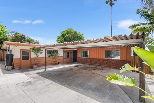 719 Marsolan Ave, Solana Beach CA: https://media.crmls.org/mediaz/e7cb5a4c-3dfb-47a2-84e4-f020c5aa955e.jpg