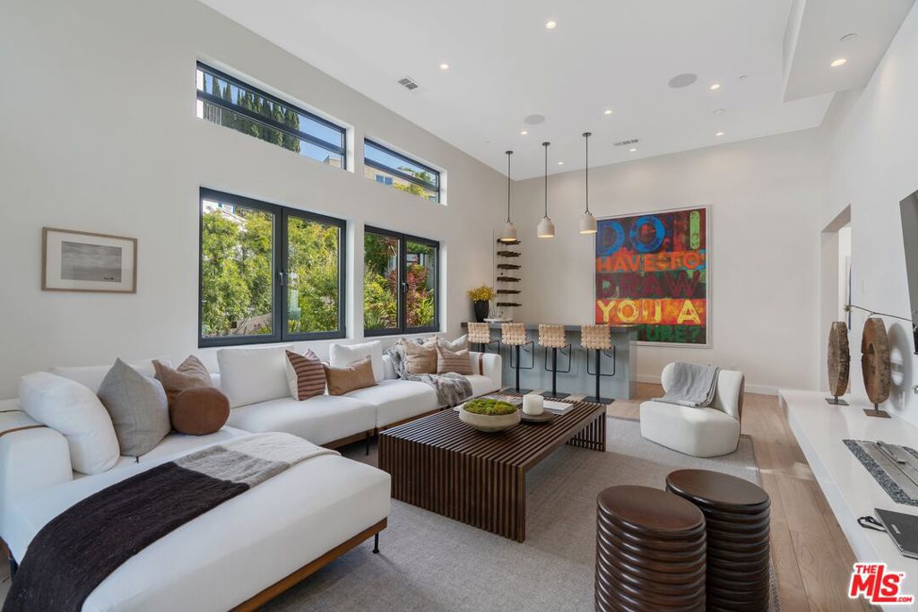 3768 Berry DriveStudio City img 1