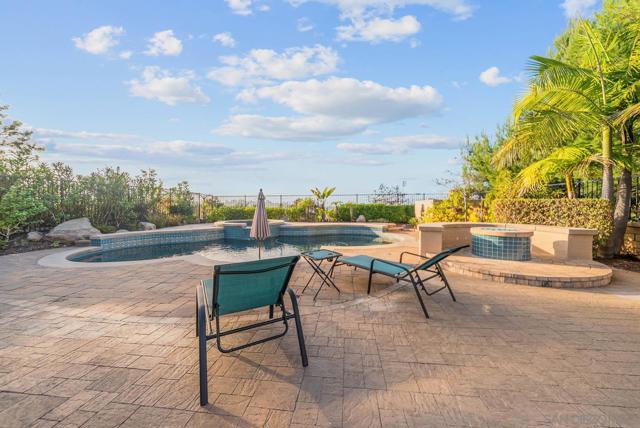 542 Adobe Estates Dr, Vista CA: https://media.crmls.org/mediaz/e7cb7874-dd1c-4e82-af23-0555590b83a7.jpg