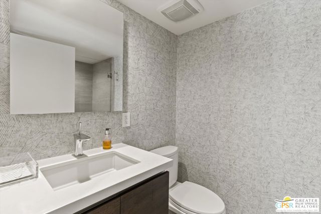 1062 Hunter Drive, Palm Springs CA: https://media.crmls.org/mediaz/e7cb788e-4239-4821-9347-ba270062d443.jpg