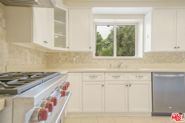 520 Winthrop Road, San Marino CA: https://media.crmls.org/mediaz/e7cbeadf-5f43-4aa7-8659-0ccf39fb2953.jpg