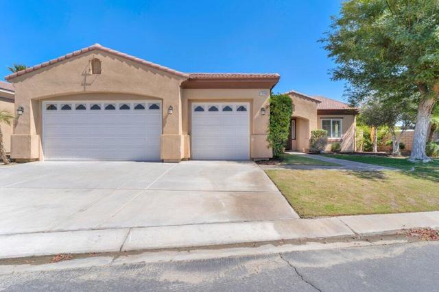 43996 Salpare Place, Indio CA: https://media.crmls.org/mediaz/e7ccd29f-c4bd-467f-a488-4534fd84cbdc.jpg