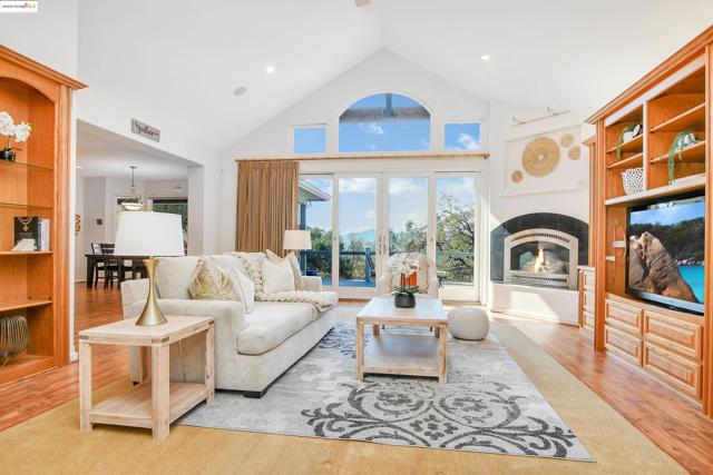 16096 Parkridge Ave, Sonora CA: https://media.crmls.org/mediaz/e7cce2e9-edf3-4d37-9a20-5e14c8adb395.jpg