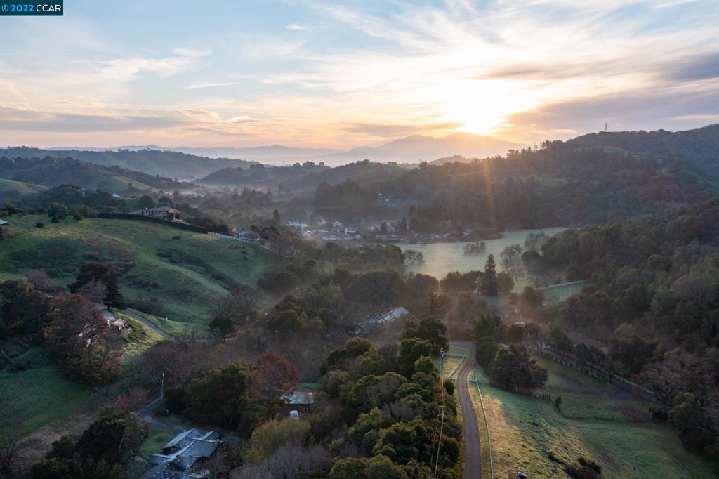 https://media.crmls.org/mediaz/e7cdb025-4f2b-46fb-906a-ed2954bf2aaa.jpg?preset=X-Large
