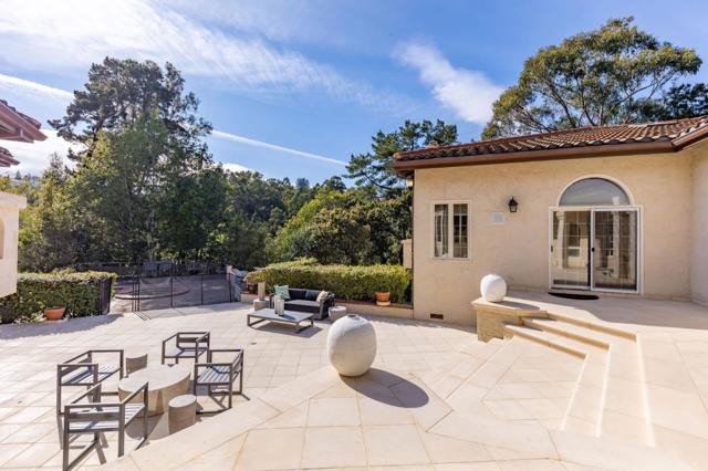 1035 Macadamia Drive, Hillsborough CA: https://media.crmls.org/mediaz/e7ce77b5-296b-4122-8f5e-5ccc3377cddc.jpg