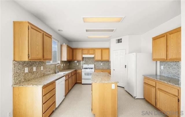 46197 Via La Tranquila, Temecula CA: https://media.crmls.org/mediaz/e7cf6e28-b09f-4e3a-b189-caa7252c8493.jpg