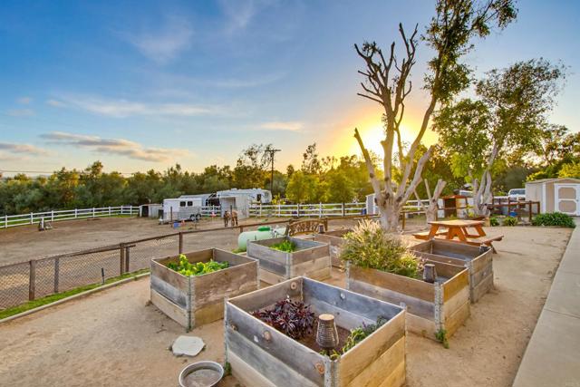 Detail Gallery Image 30 of 54 For 2092 Tudor Ln, Fallbrook,  CA 92028 - 4 Beds | 3/1 Baths