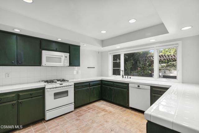 4411 Regents Court, Westlake Village CA: https://media.crmls.org/mediaz/e7d0c0fc-0ec9-406c-9e1c-392def617fb8.jpg