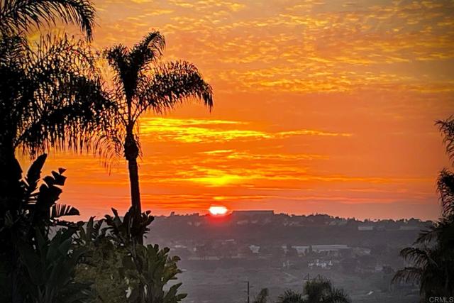 3737 Hillview Way, Oceanside CA: https://media.crmls.org/mediaz/e7d0d0dc-eef5-4895-9de0-cd5f29c29616.jpg