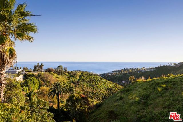 971 Enchanted Way, Pacific Palisades CA: https://media.crmls.org/mediaz/e7d187c1-42f7-4952-b9f2-cc0d8a3e2e21.jpg