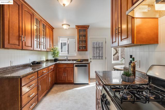 279 Pomona Street, Crockett CA: https://media.crmls.org/mediaz/e7d19677-92e3-4a7e-b22c-2e16ac6e55f3.jpg