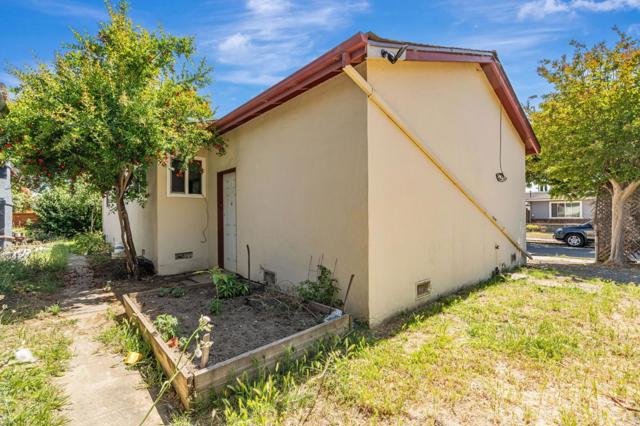 854 N 16th Street, San Jose CA: https://media.crmls.org/mediaz/e7d1dd8a-6f3e-4126-8408-c2b2d7948be3.jpg