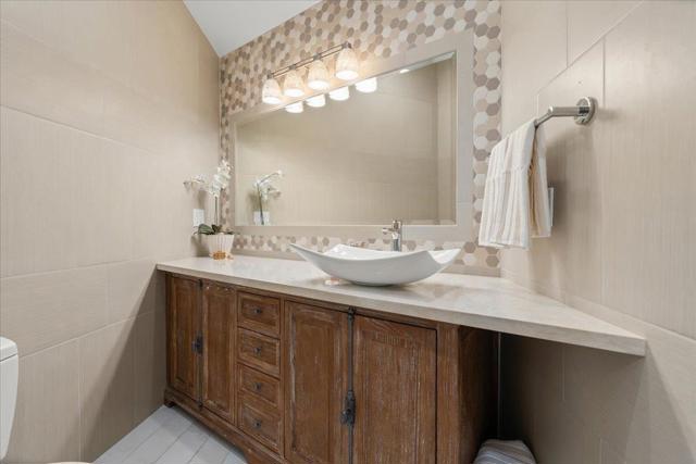 433 Seaview Drive, Aptos CA: https://media.crmls.org/mediaz/e7d1fe22-ae13-4a52-8c2b-9d8f2c70918d.jpg