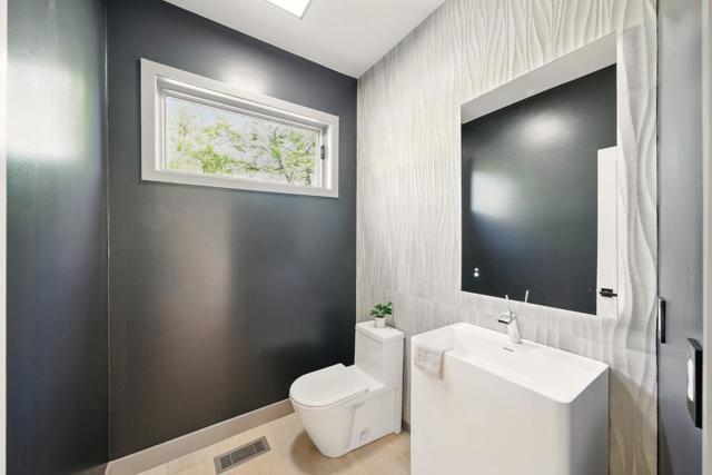 502 Palm Avenue, Los Altos CA: https://media.crmls.org/mediaz/e7d31978-e861-436c-85ce-2dc2a513f8cf.jpg