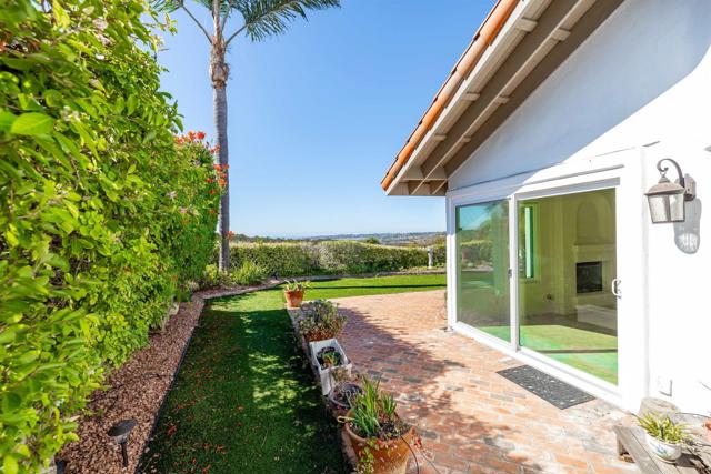 4125 Arcadia Way, Oceanside CA: https://media.crmls.org/mediaz/e7d36f3b-af9c-4121-bd4a-4e57b49bf467.jpg