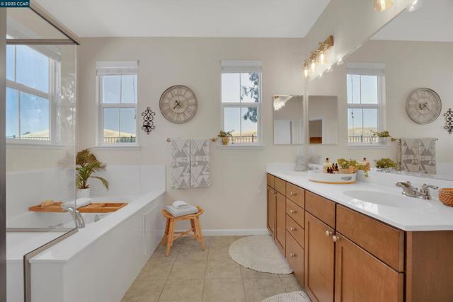 218 Ladybug Ln, Martinez CA: https://media.crmls.org/mediaz/e7d3c101-6af8-4232-944e-87de618e2ce0.jpg