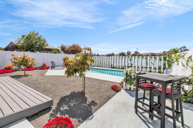 2702 Ridge View Dr, San Diego CA: https://media.crmls.org/mediaz/e7d3f8f1-8840-4c33-99d8-f299e3b09fdb.jpg