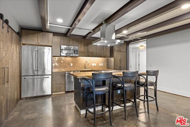 120 S Hewitt Street, Los Angeles CA: https://media.crmls.org/mediaz/e7d4beee-adbe-4a7b-bf72-10dee2c4a2d2.jpg