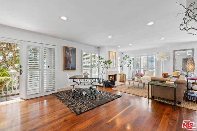 17 20th Avenue, Venice CA: https://media.crmls.org/mediaz/e7d53bcd-86a9-45d2-ba5b-4b40214ee1d7.jpg
