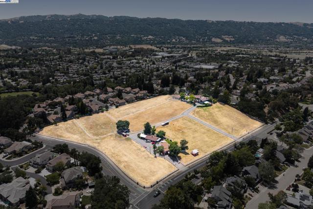4558 Bernal Ave, Pleasanton CA: https://media.crmls.org/mediaz/e7d5dfd3-f5c1-4ac1-8ce4-843f14c6cc0c.jpg