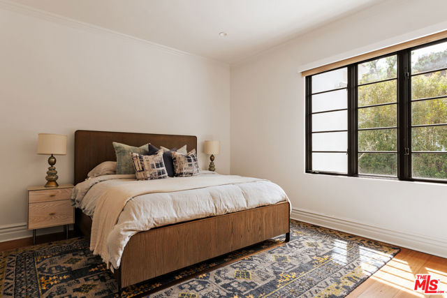 3901 Longridge Avenue, Sherman Oaks CA: https://media.crmls.org/mediaz/e7d64ff4-812d-43e8-9920-c6264800797c.jpg