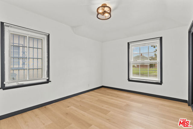 9829 S 7th Avenue, Inglewood CA: https://media.crmls.org/mediaz/e7d6d595-aad8-41d6-a9f1-dcf97c613300.jpg