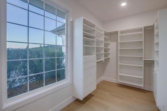 2543 Daisy Ln, Fallbrook CA: https://media.crmls.org/mediaz/e7d70eb0-8e7c-4994-a4ea-cfd89b172f7f.jpg