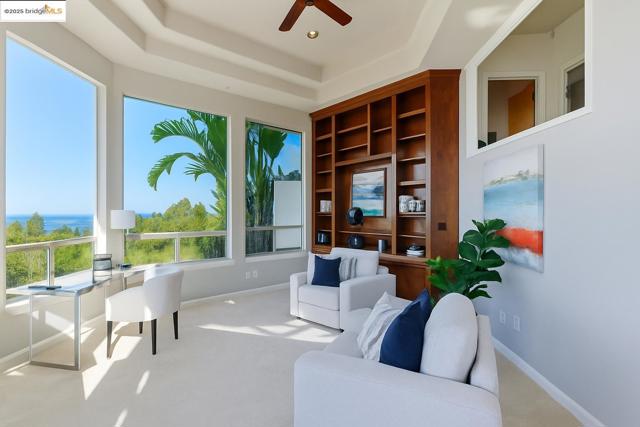 6413 Gwin Ct, Oakland CA: https://media.crmls.org/mediaz/e7d763b8-f157-4d4c-afd4-77296b54345b.jpg