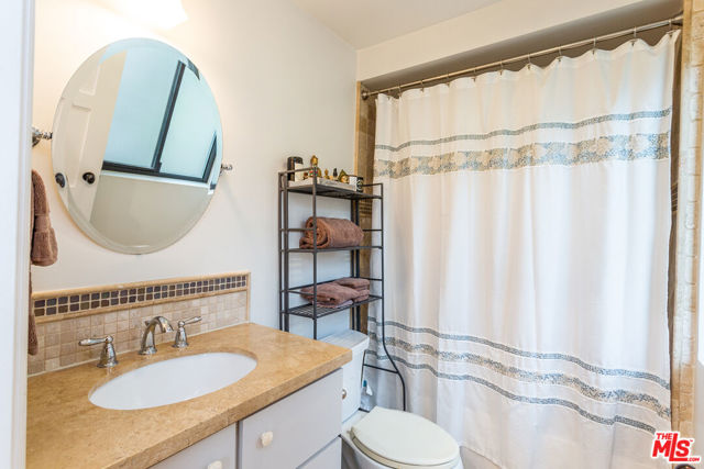1625 Idaho Avenue, Santa Monica CA: https://media.crmls.org/mediaz/e7d791e3-9235-4273-9436-beef4624cdad.jpg